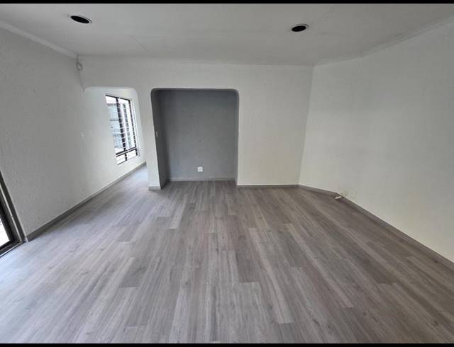 4 BEDROOM HOUSE FOR SALE IN SANDHURST
